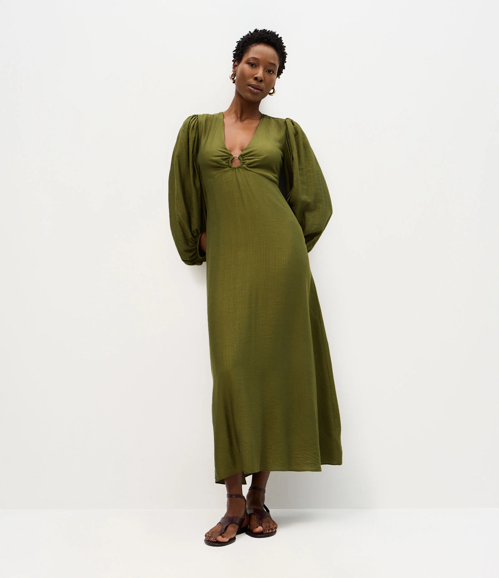 Vestido Midi em Viscose com Fivela no Busto e Manga Bufante Verde 2