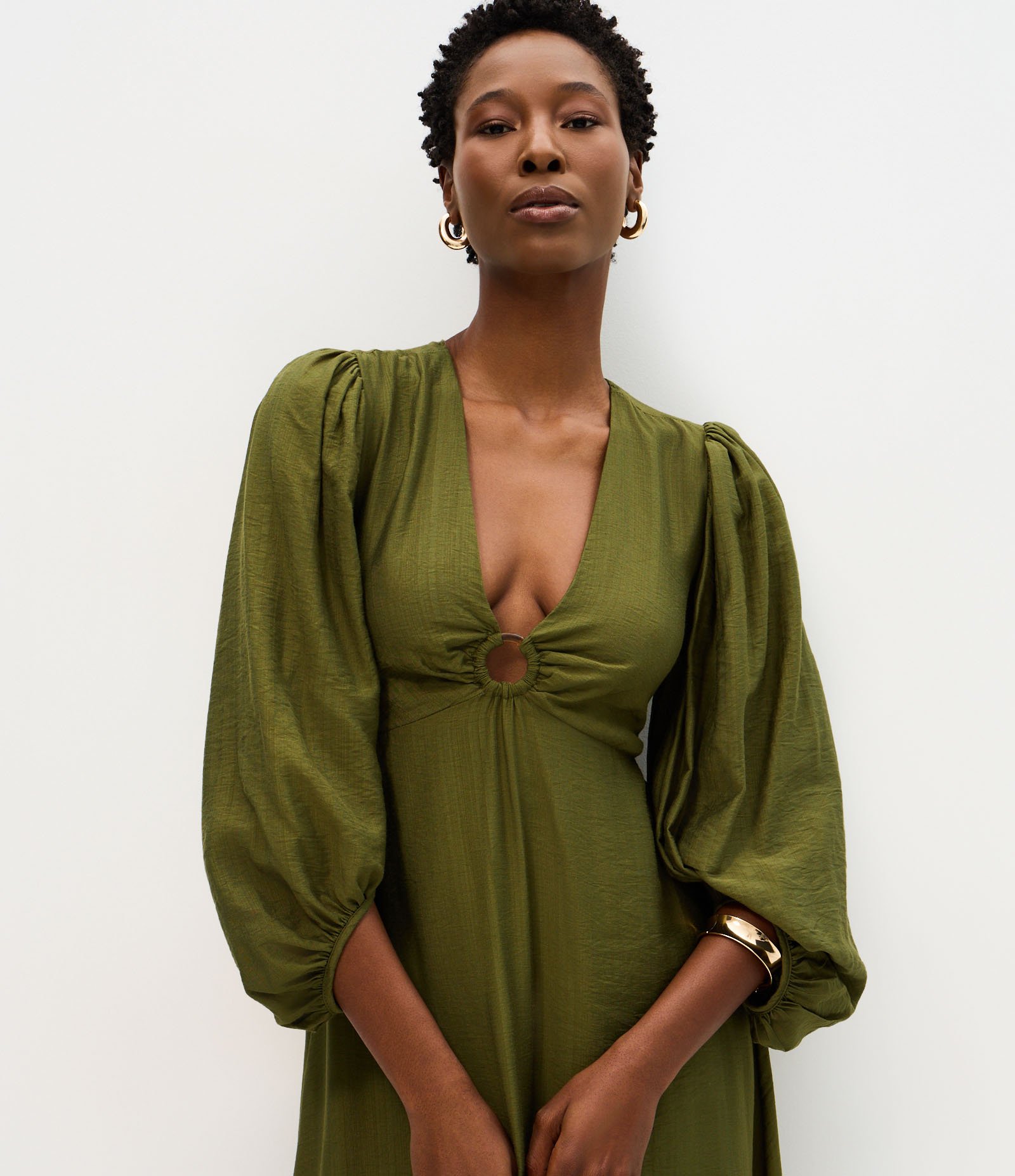 Vestido Midi em Viscose com Fivela no Busto e Manga Bufante Verde 3