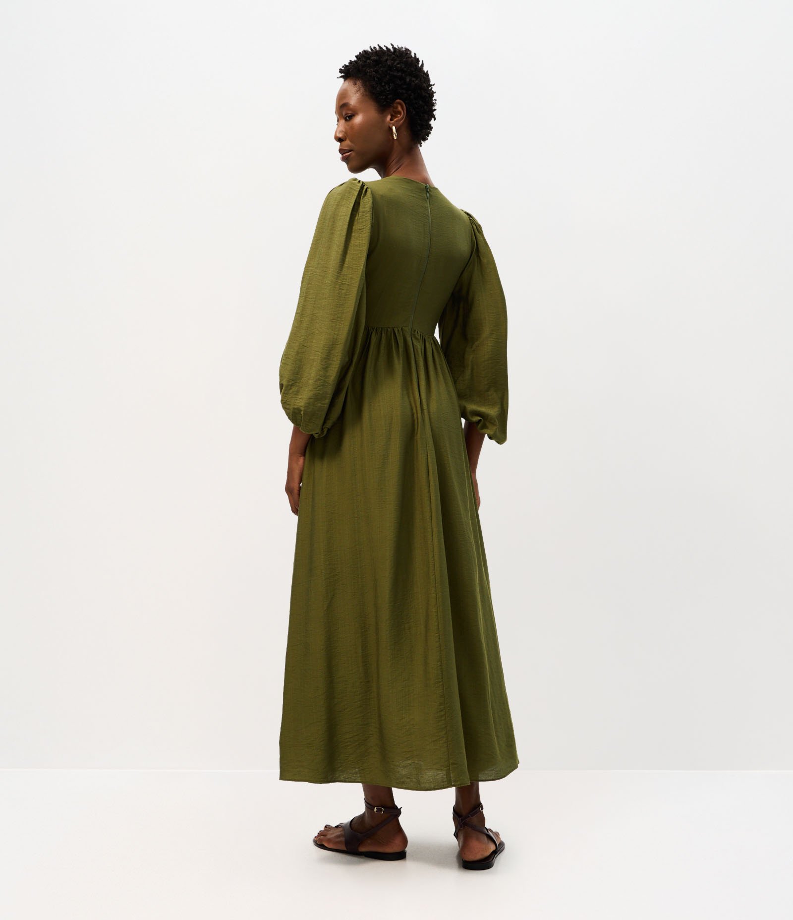 Vestido Midi em Viscose com Fivela no Busto e Manga Bufante Verde 4