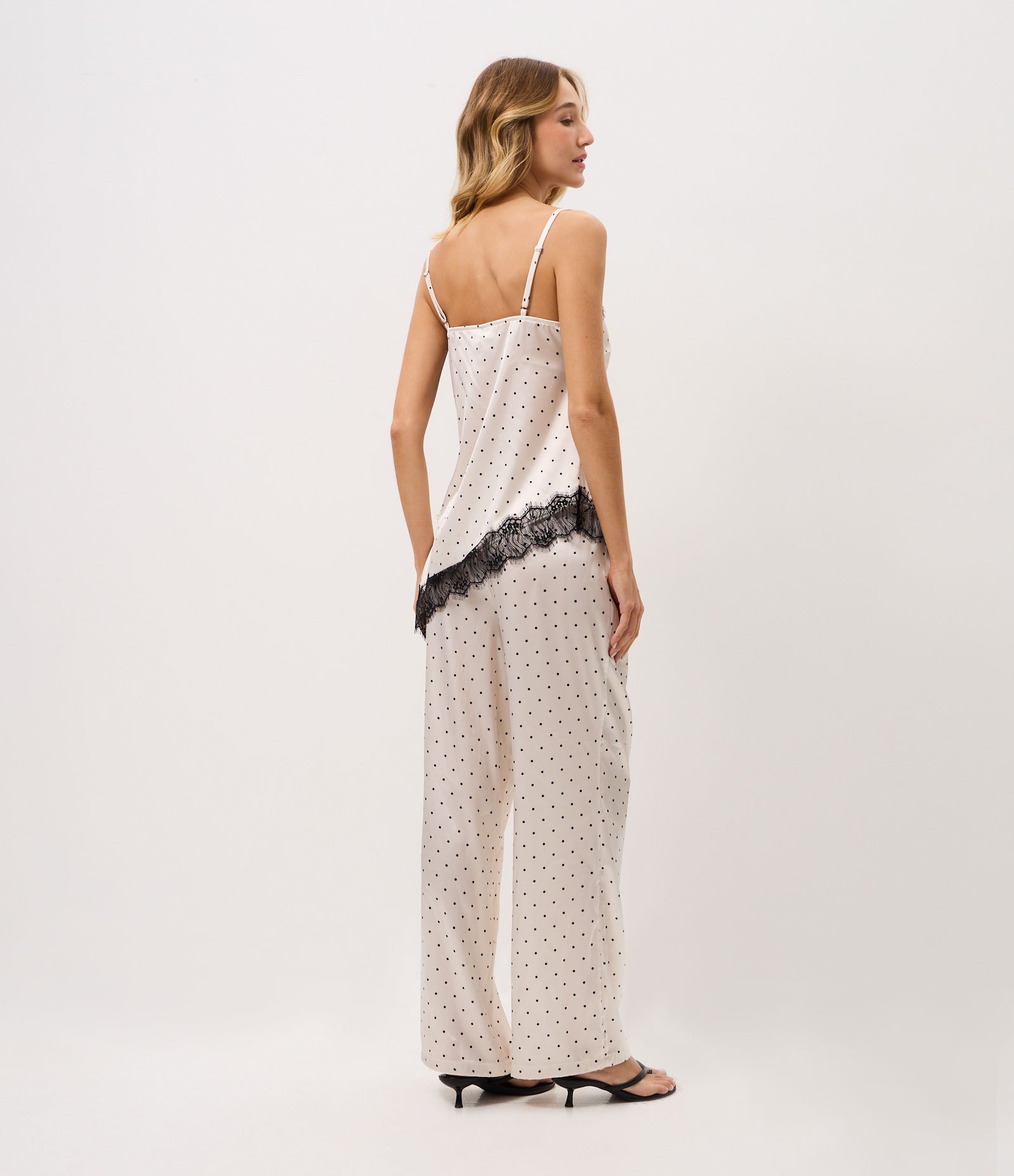 Pijama Longo em Cetim com Estampa Poá e Renda Branco 5