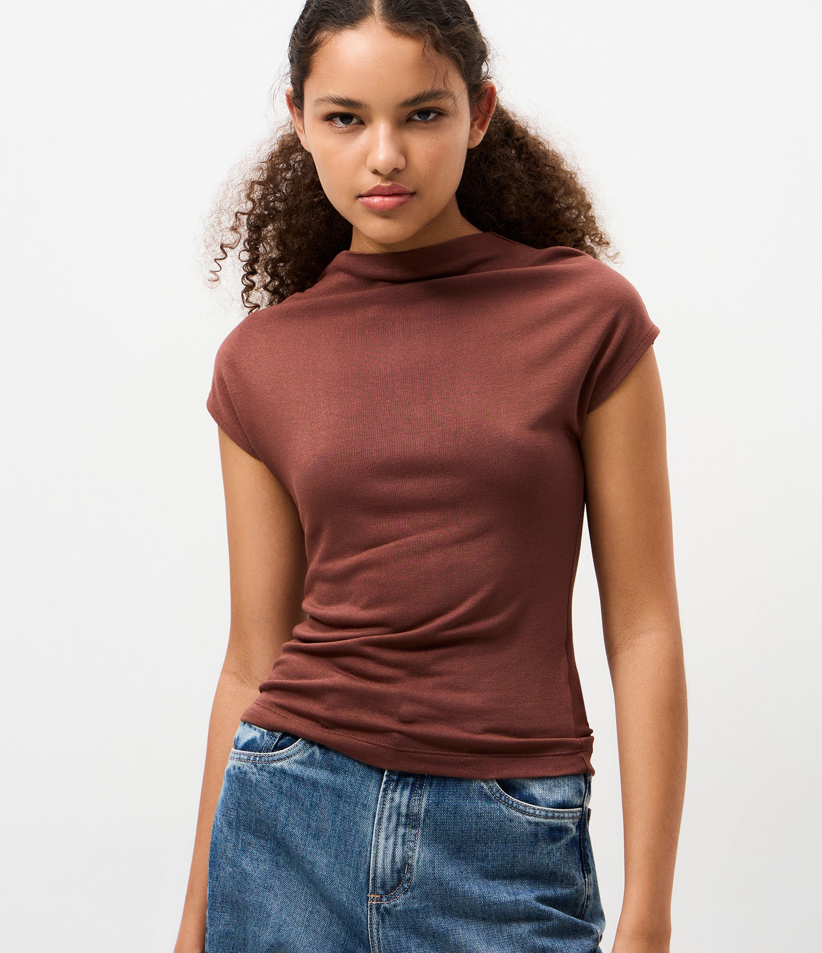 Blusa em Tricô com Gola Alta Marrom 1