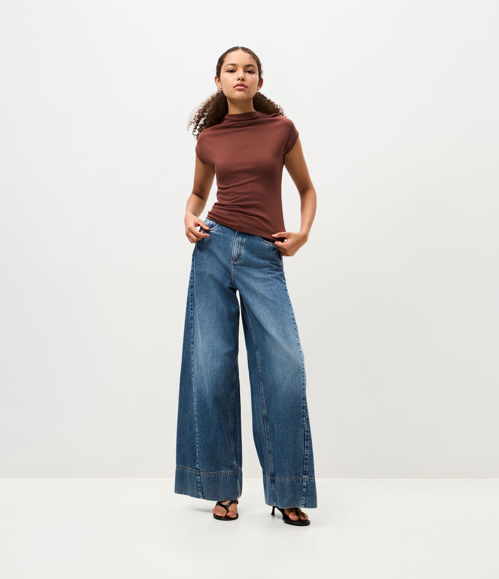 Blusa em Tricô com Gola Alta Marrom 2