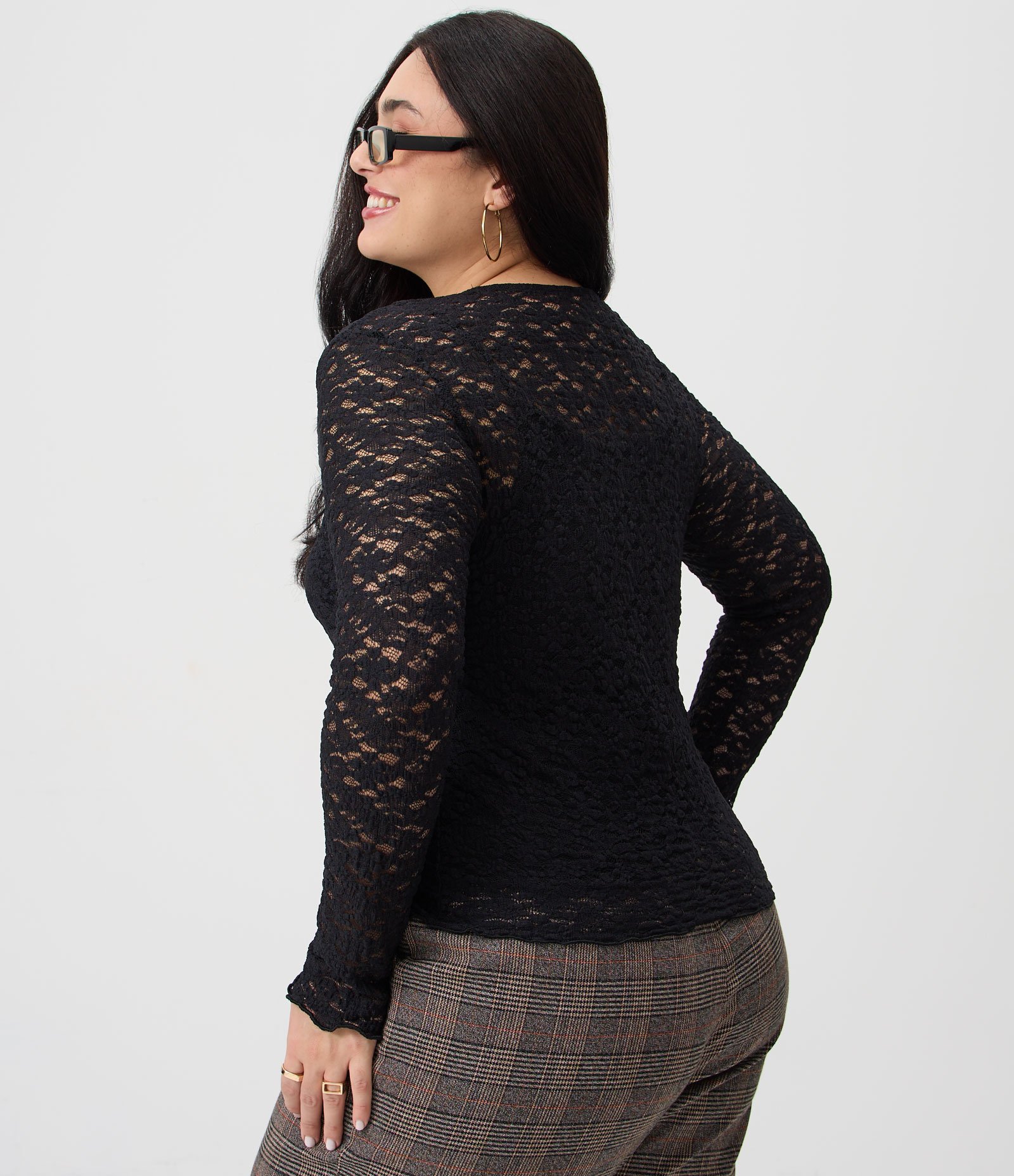 Blusa de Renda Floral Manga Longa Curve & Plus Size Preto 4