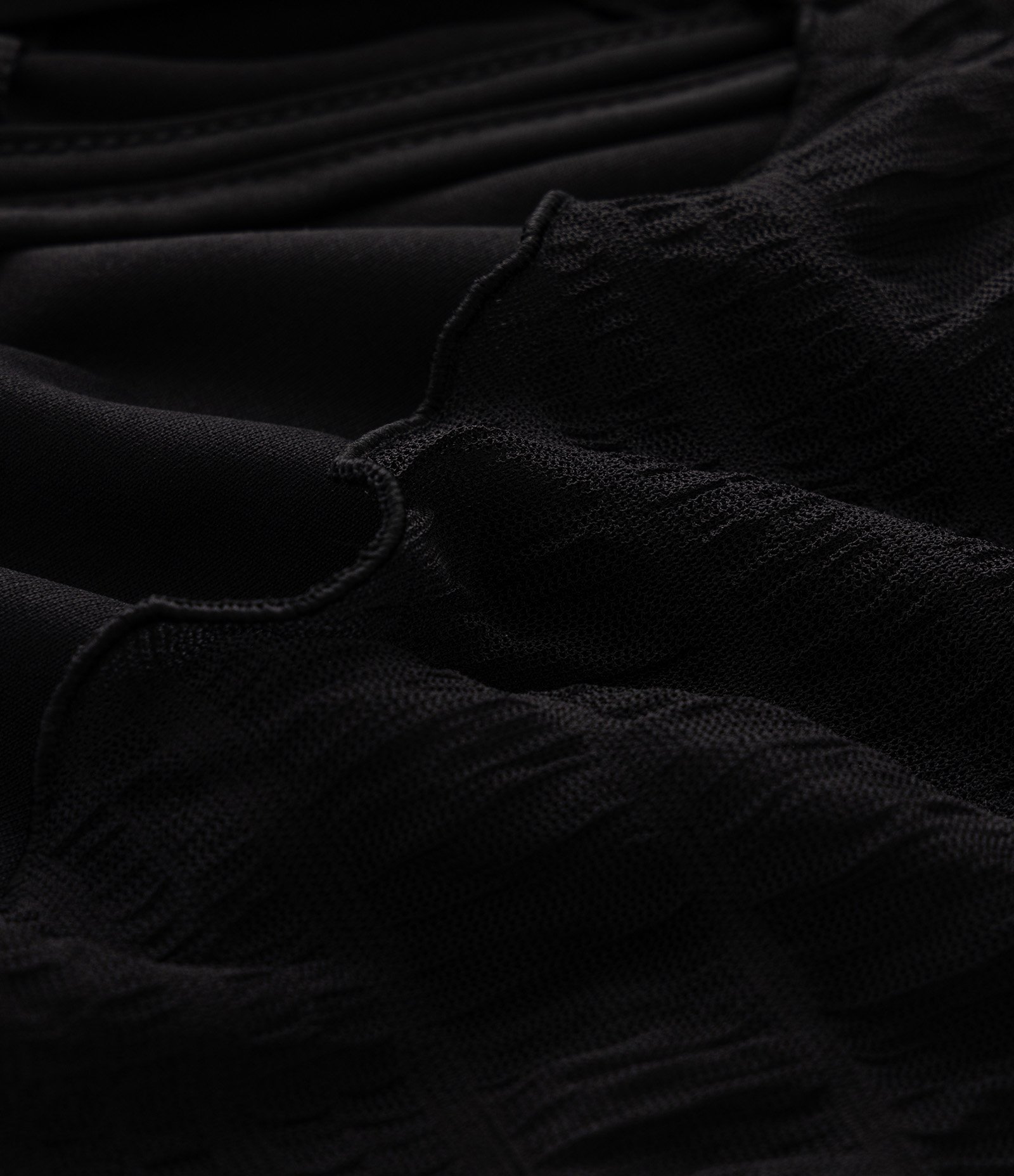 Saia Midi em Tule Texturizado Assimétrica Curve & Plus Size Preto 8