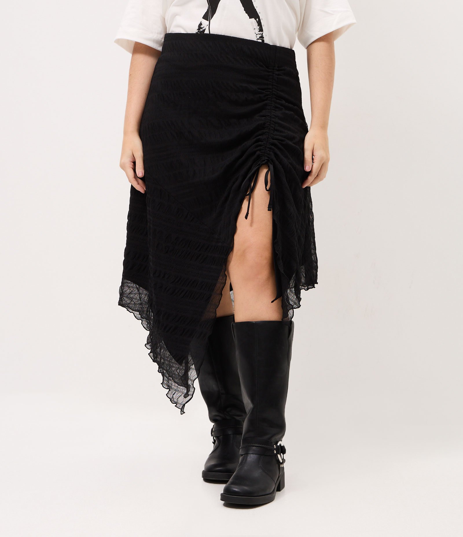 Saia Midi em Tule Texturizado Assimétrica Curve & Plus Size Preto 2