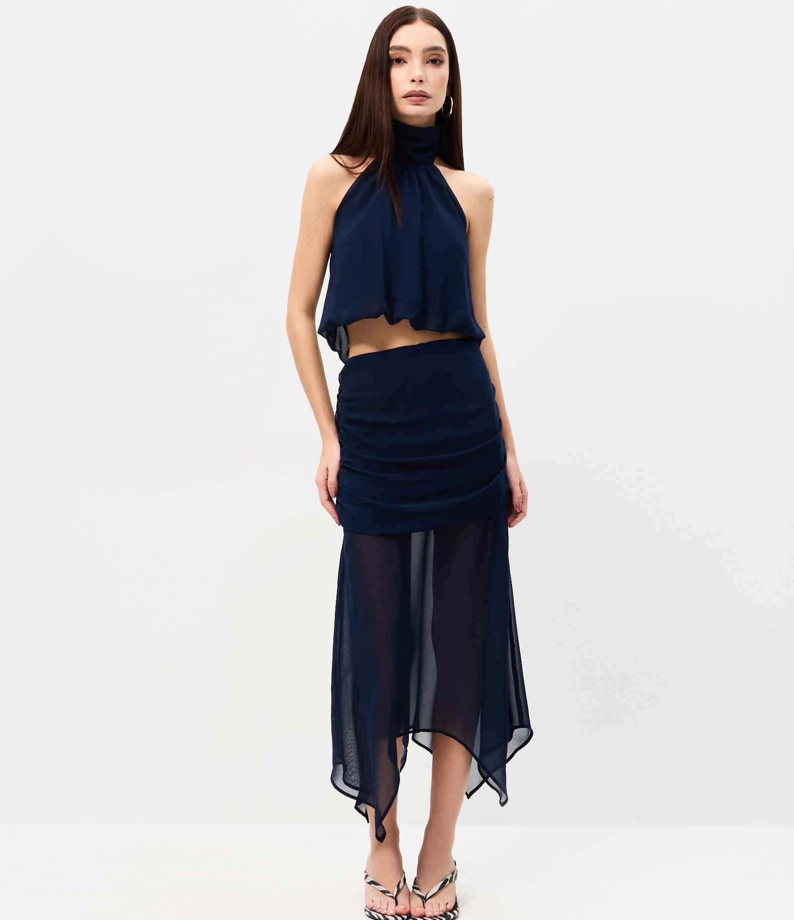 Blusa Halter em Chiffon com Gola Alta e Barra Balonê Azul 2