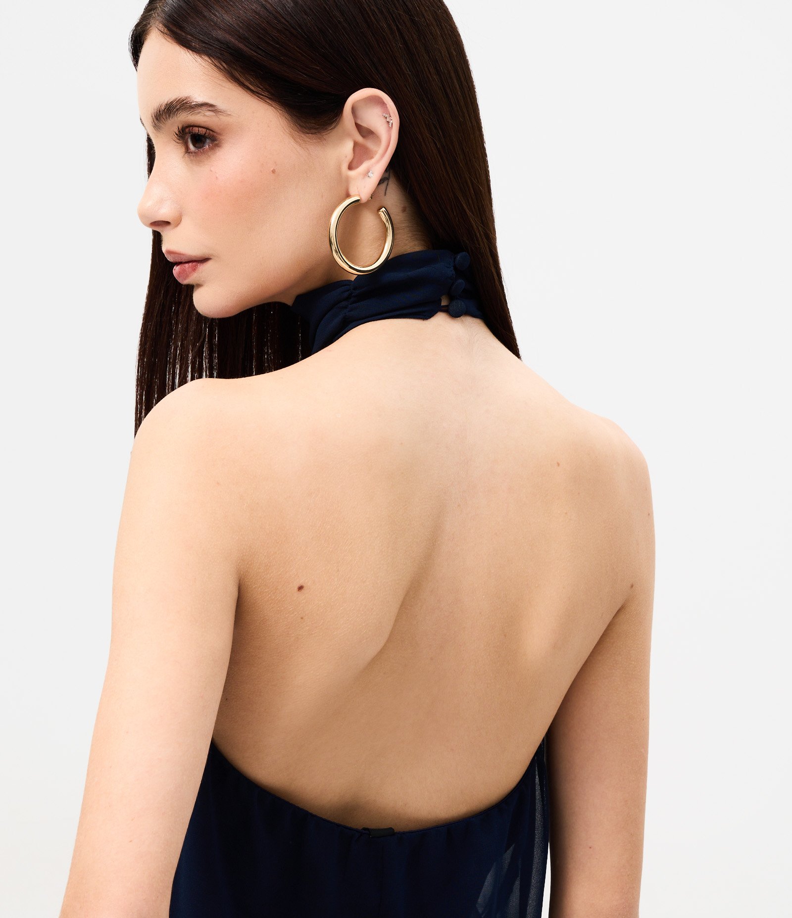 Blusa Halter em Chiffon com Gola Alta e Barra Balonê Azul 5