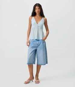 Bermuda Jorts em Jeans com Puídos e Bolsos