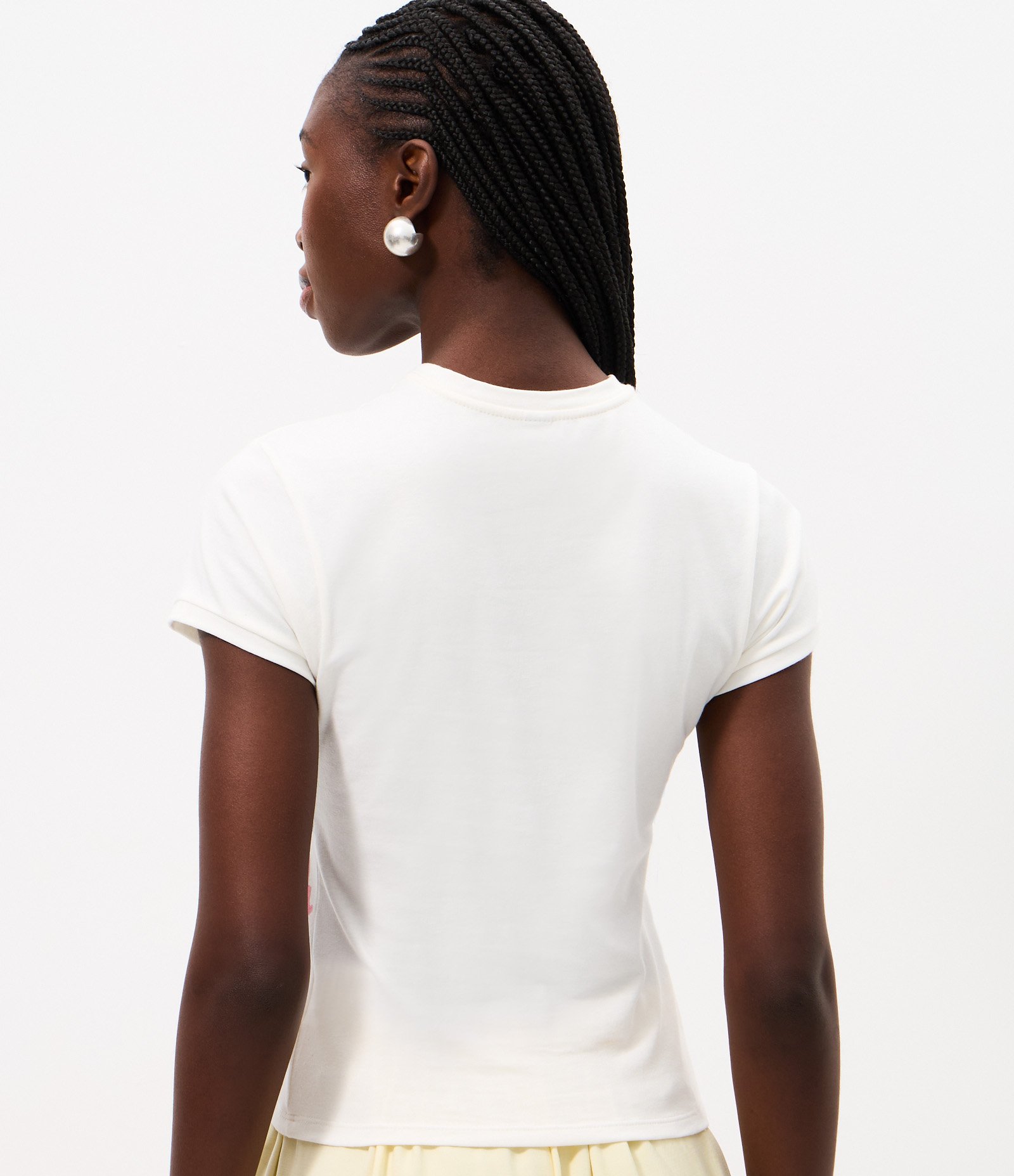 Camiseta Baby Tee com Estampa Lírio e Aplicação em Pedrarias Branco 4