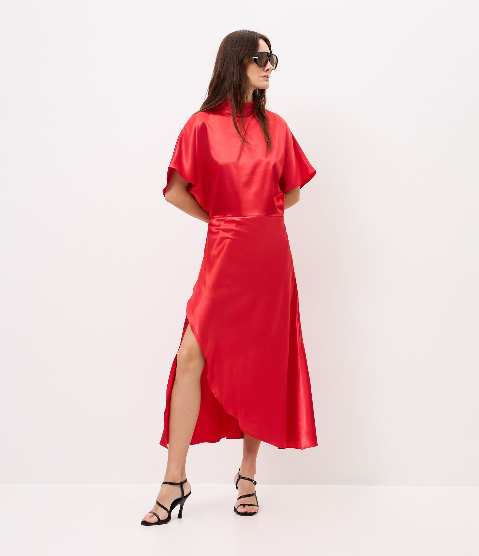 Vestido Acetinado Assimétrico com Manga Curta Vermelho 1