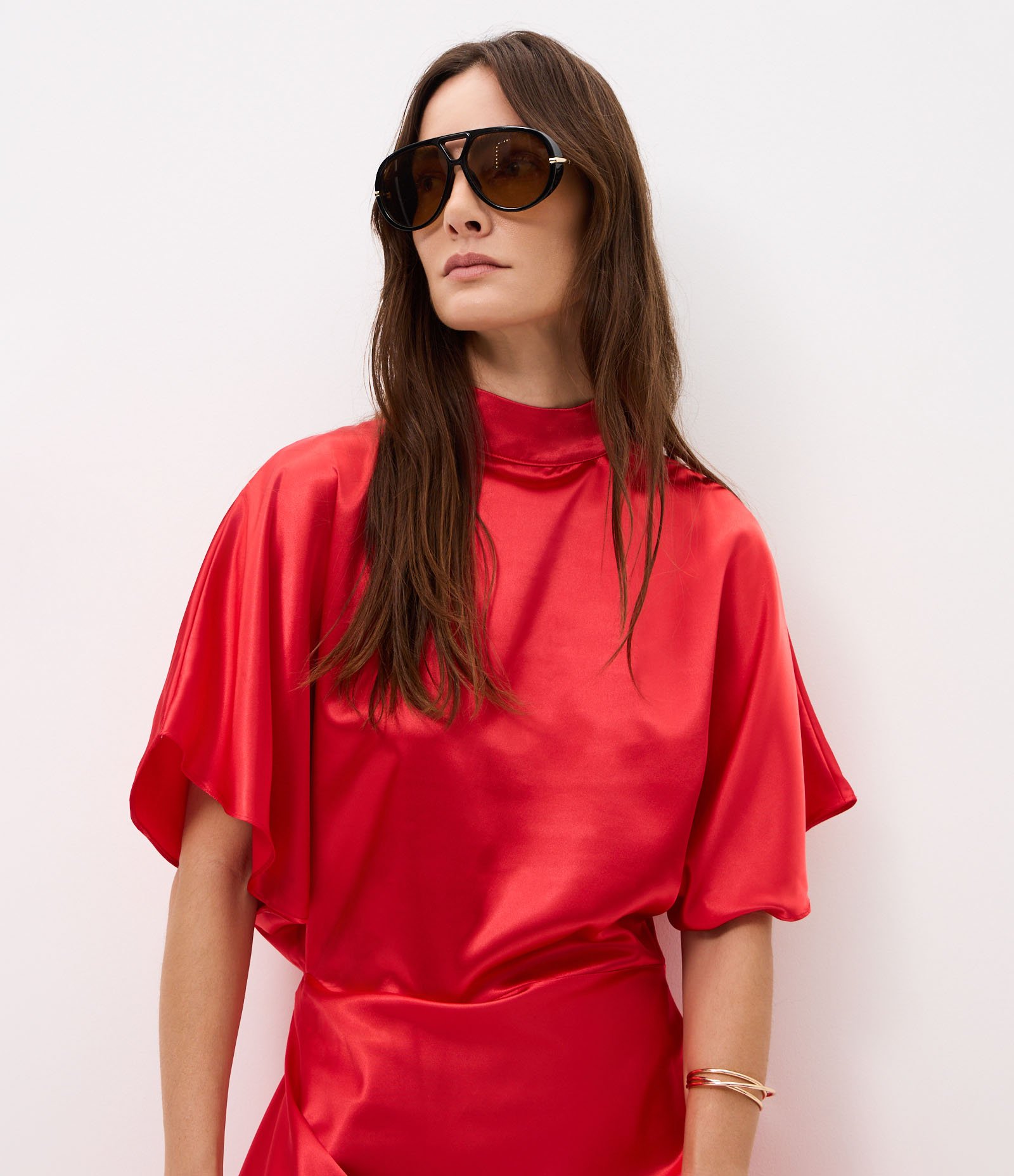 Vestido Acetinado Assimétrico com Manga Curta Vermelho 3