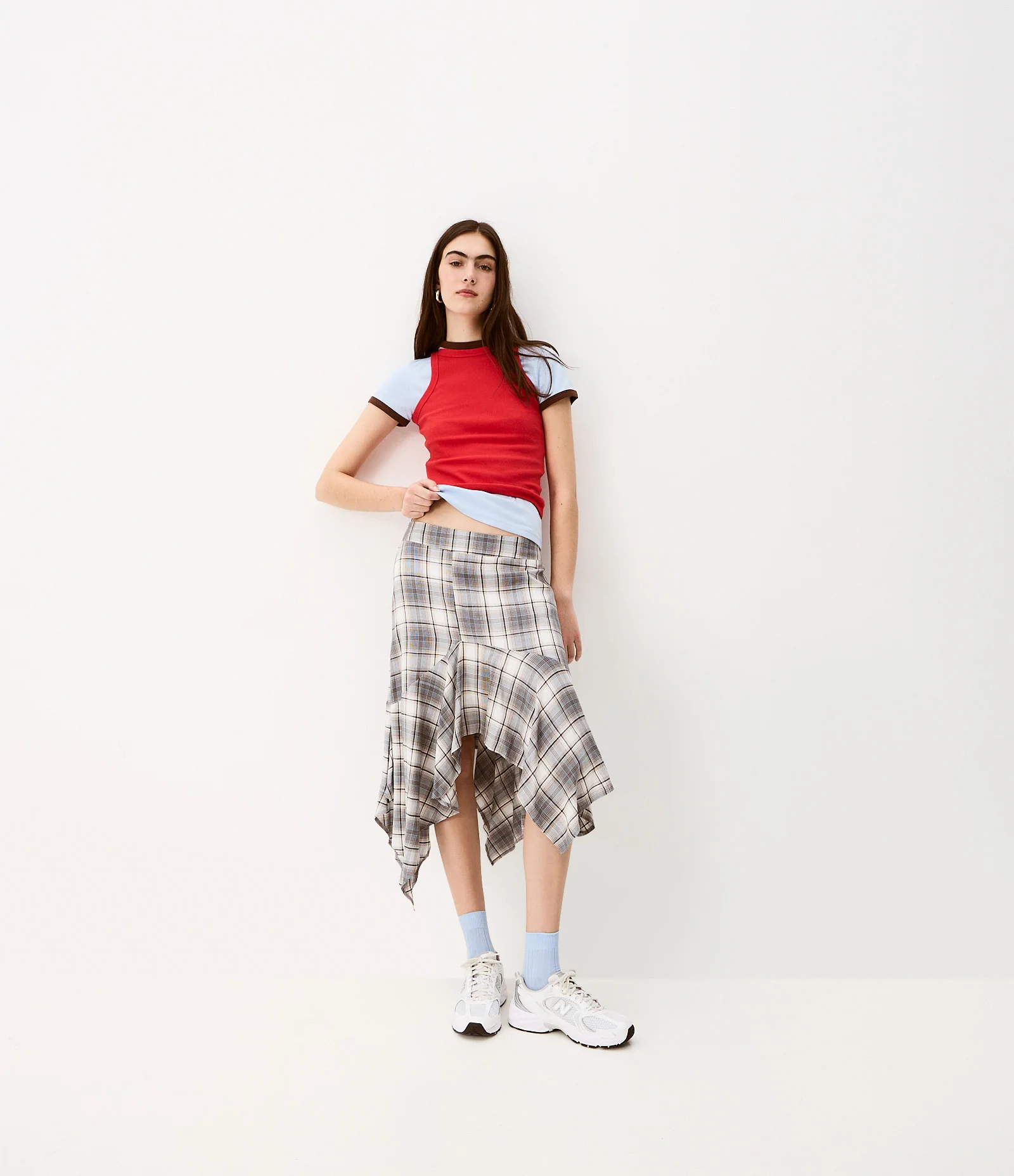 Saia New Midi em Viscose Xadrez com Barra Assimétrica Cinza 2
