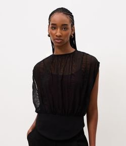 Blusa em Tule Texturizado com Pala na Cintura
