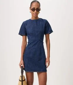 Vestido Curto em Jeans com Detalhe de Corrente Lateral