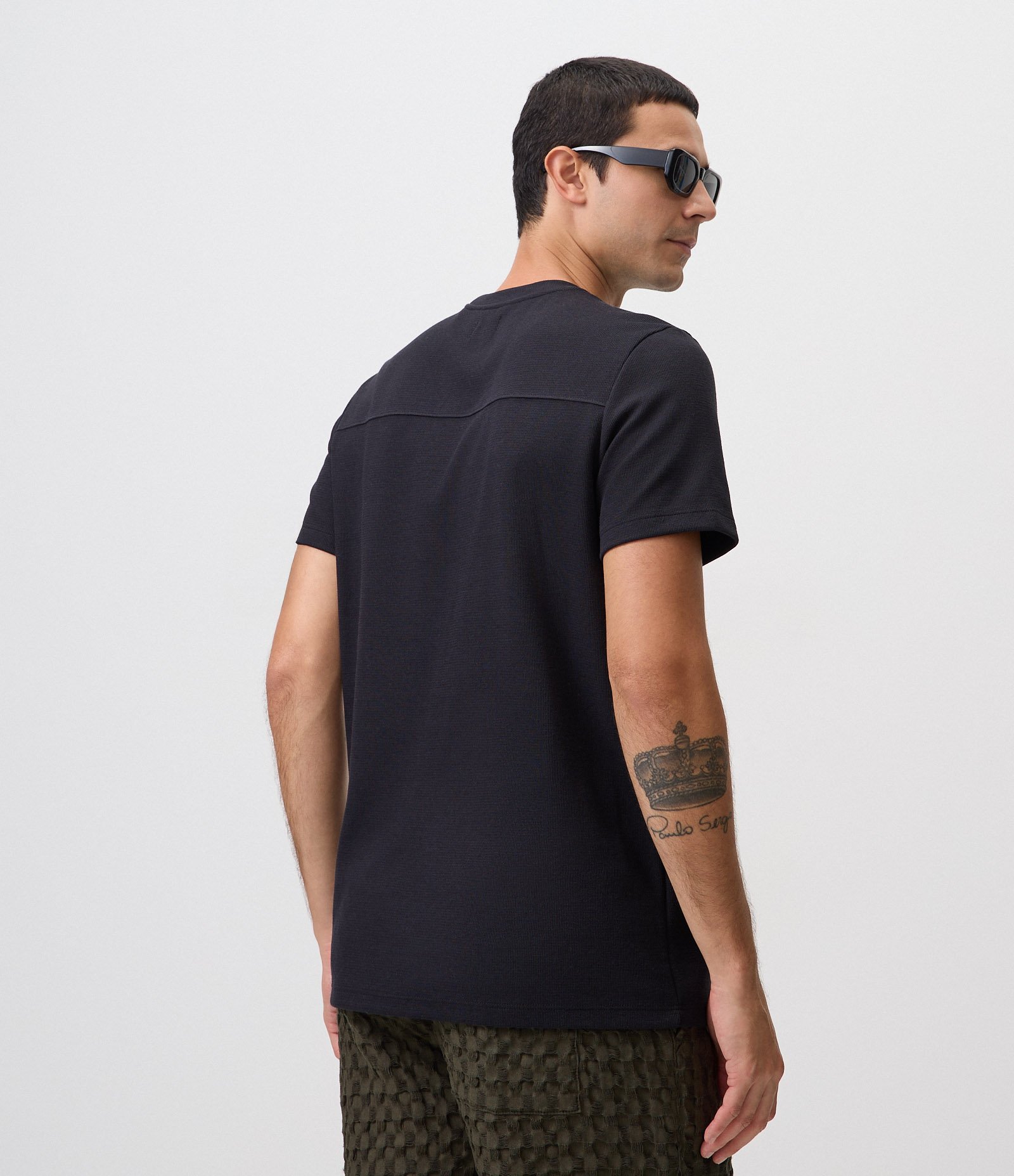 Camiseta de Algodão com Recortes Aplicados Preto 3