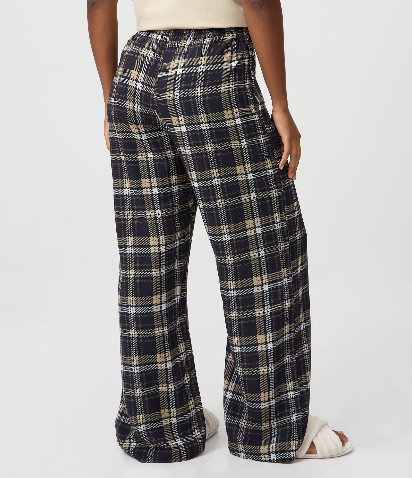 Calça de Pijama em Viscose com Estampa Xadrez Preto 4