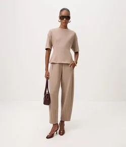 Calça Cocoon com Pregas Frontais
