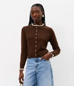 Cardigan em Tricô com Botões e Detalhe em Renda