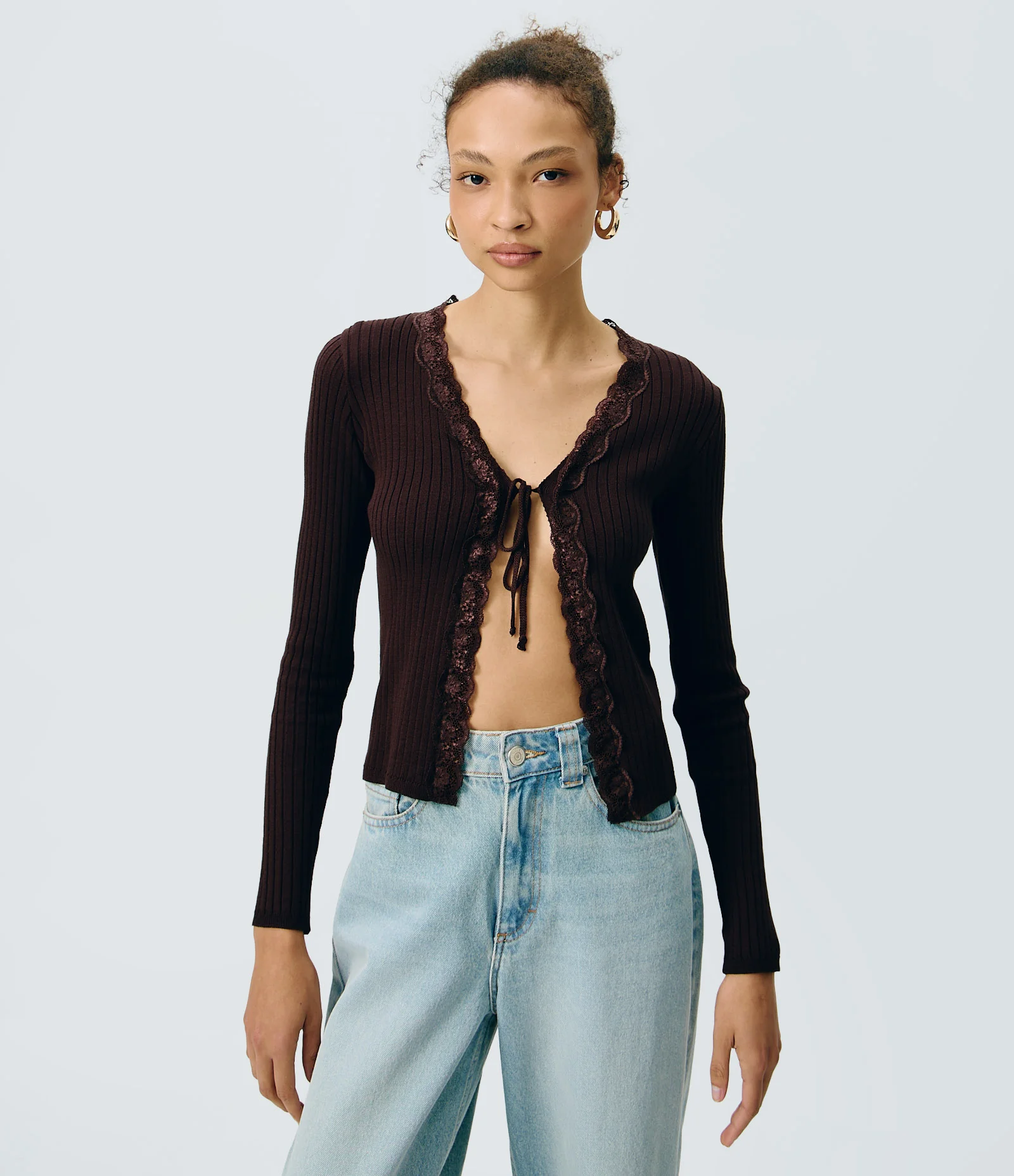 Blusa em Tricô Canelado com Detalhe em Renda e Amarração Marrom 1