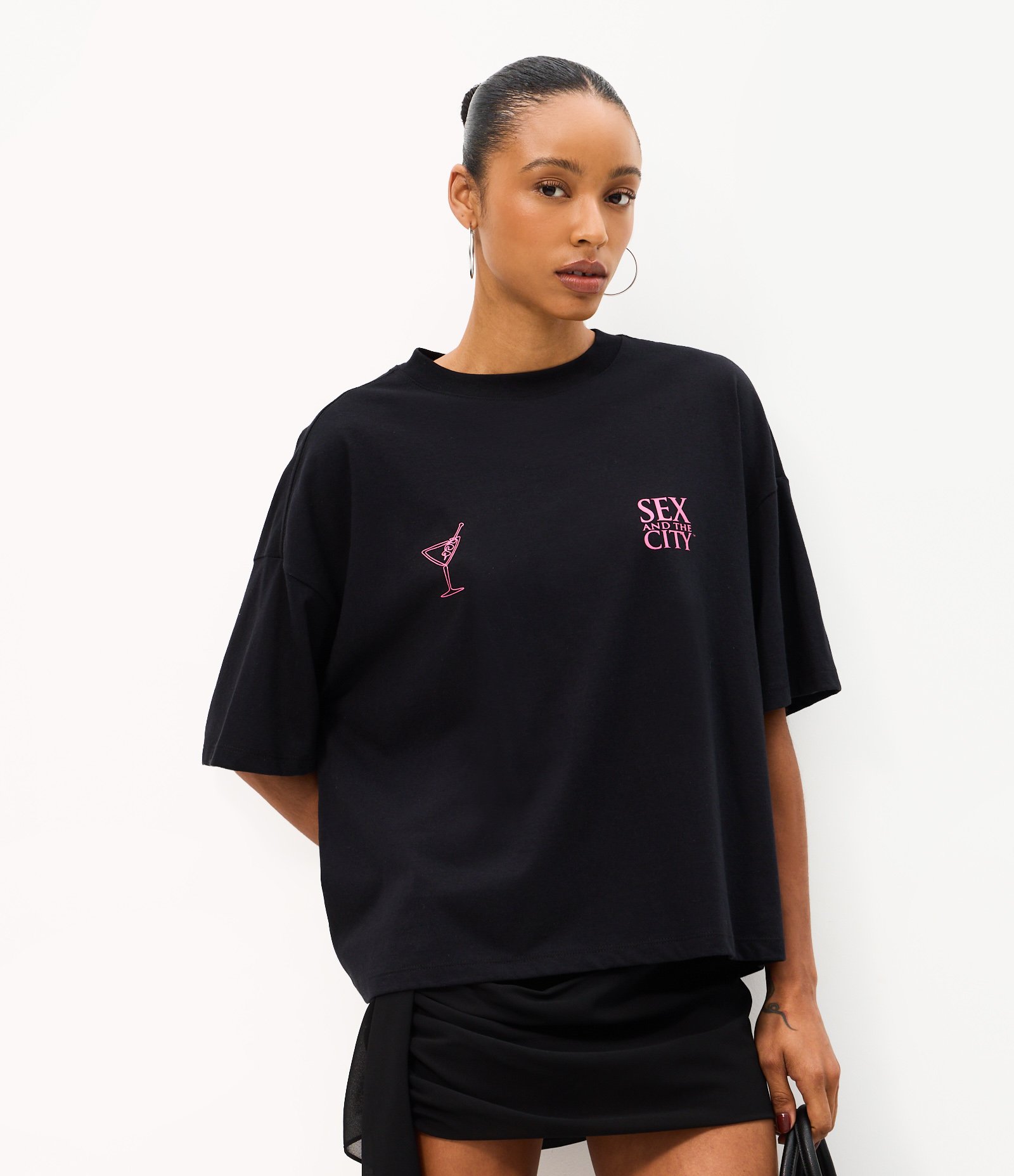 Camiseta Boxy com Estampa Sex and the City em Algodão Preto