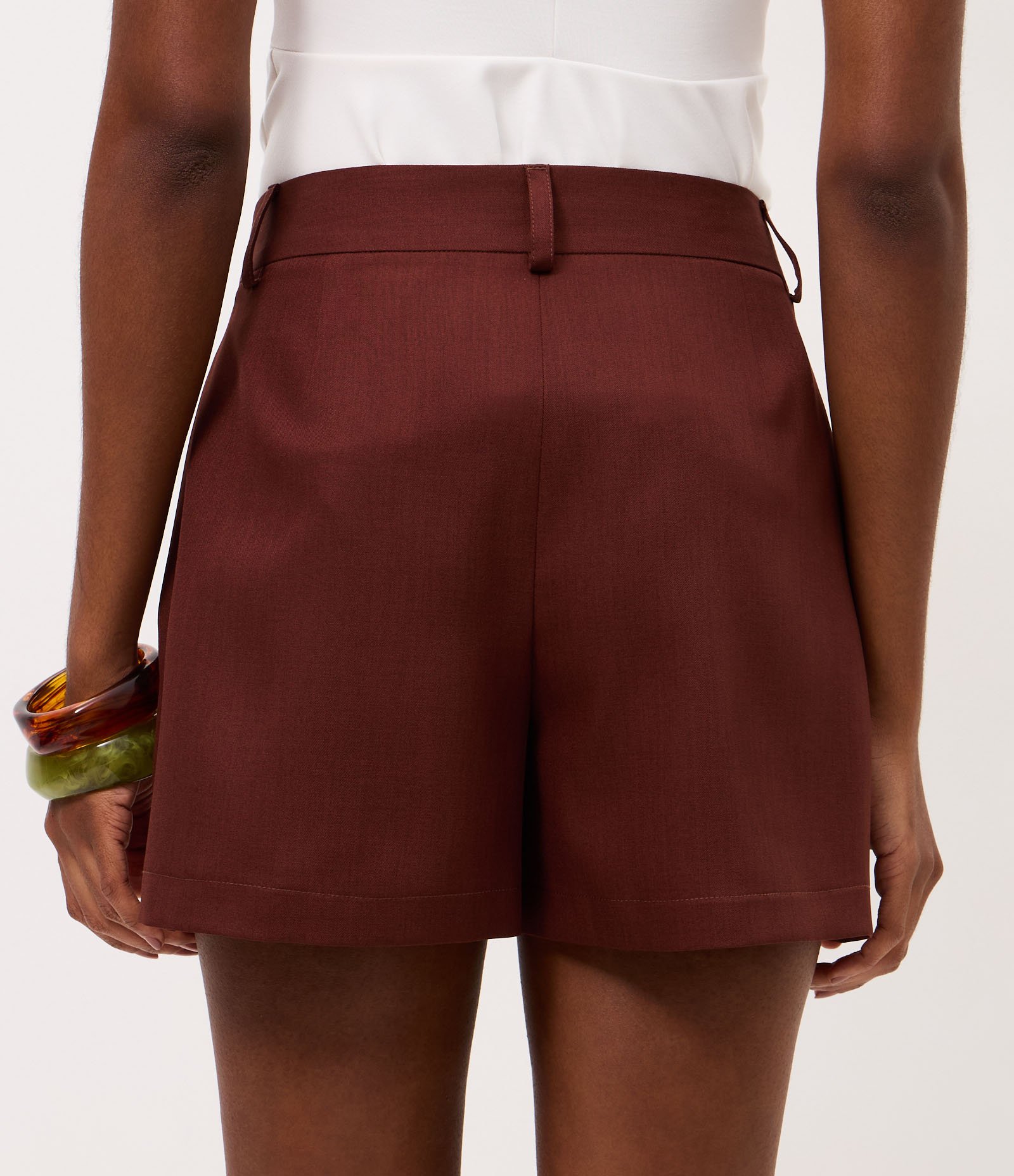 Short Alfaiatado com Pregas Marrom 5