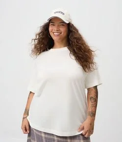 Camiseta Básica em Algodão Peruano Curve & Plus Size