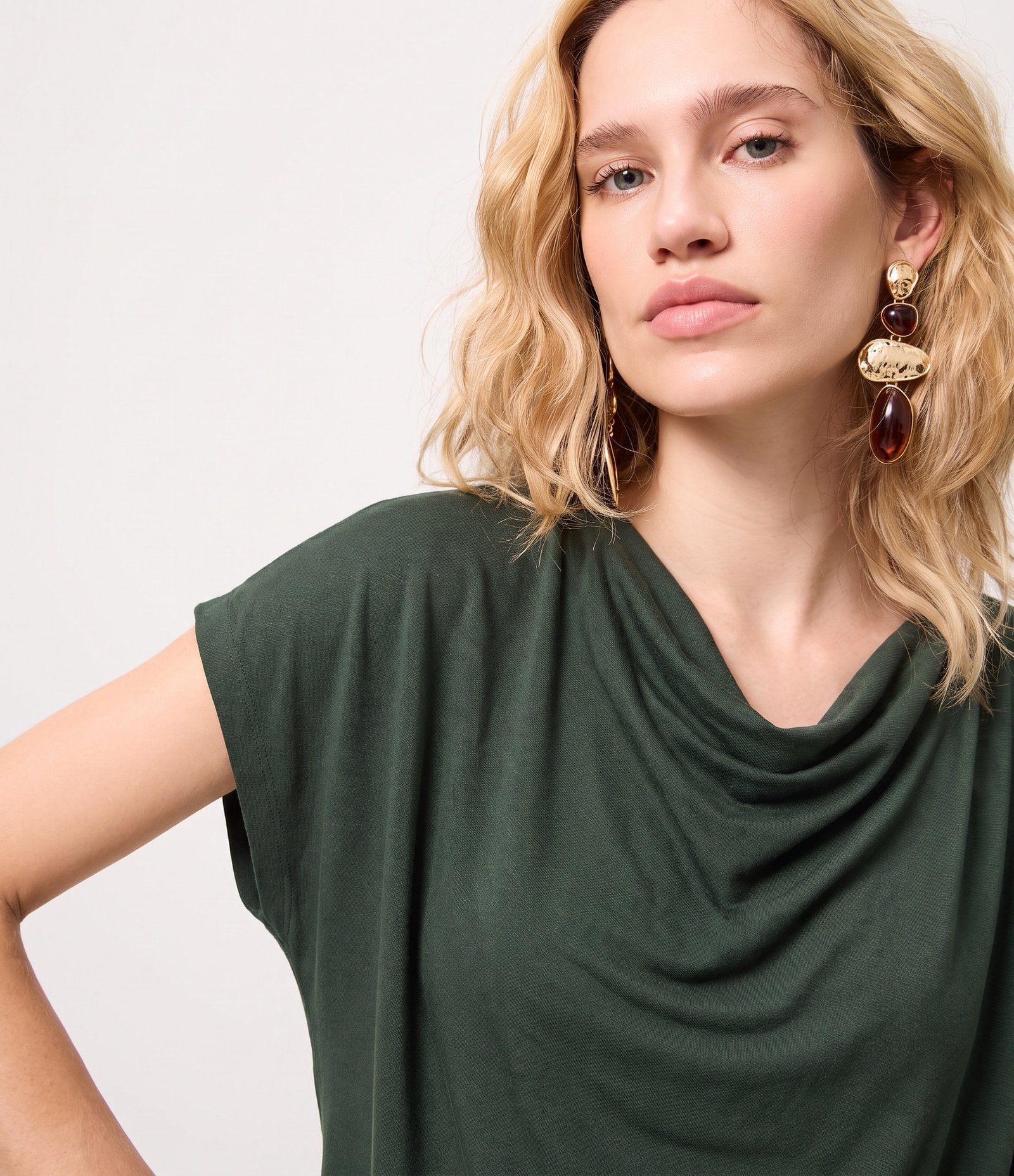 Blusa Assimétrica com Efeito Drapeado no Decote Verde 1