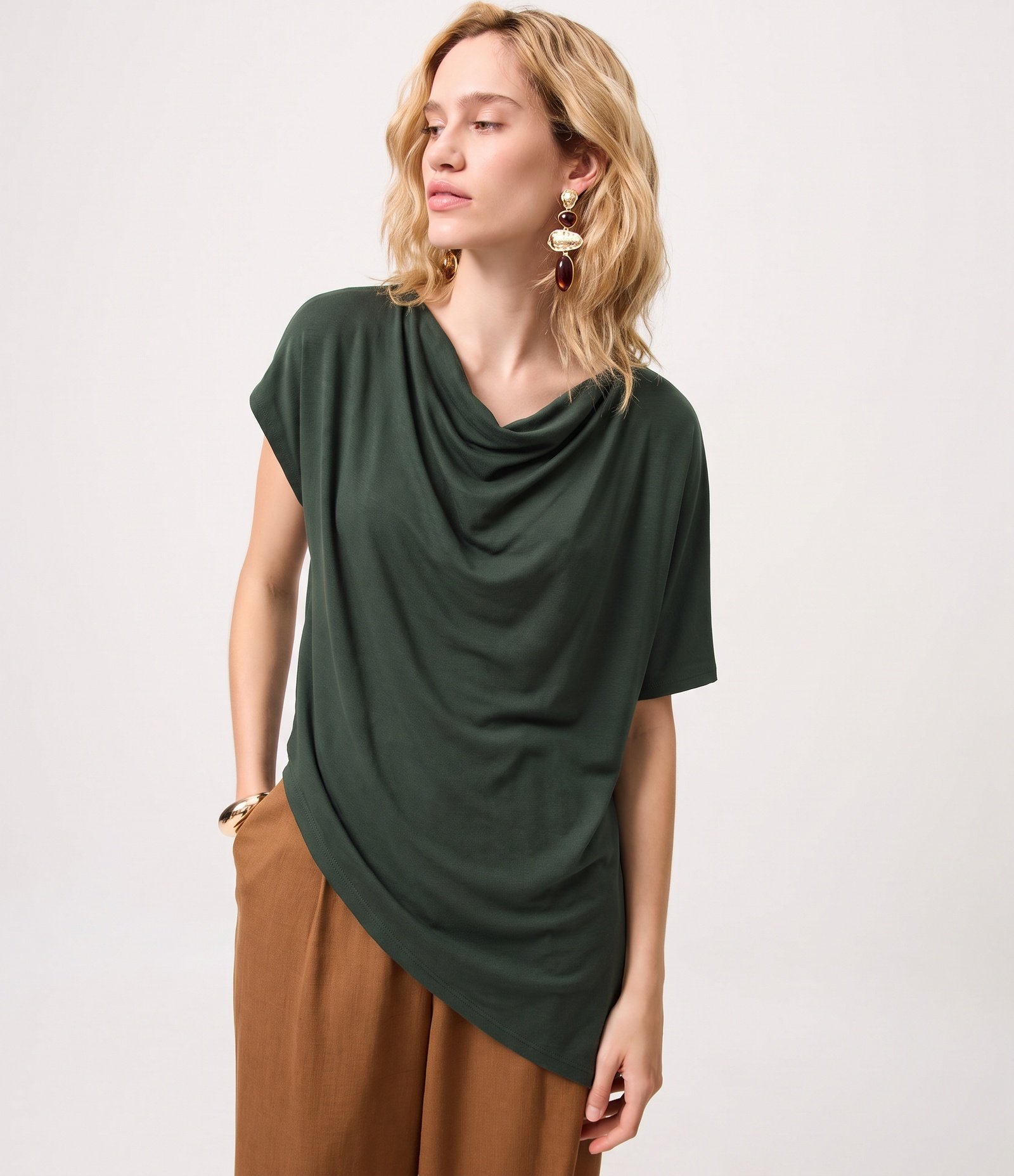 Blusa Assimétrica com Efeito Drapeado no Decote Verde 2