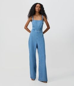 Macacão Jeans Com Alças Finas Decote Reto