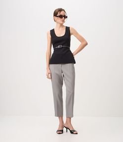 Calça Cenoura com Cós Alfaiatado