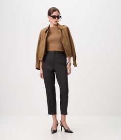 Calça Cenoura com Cós Alfaiatado