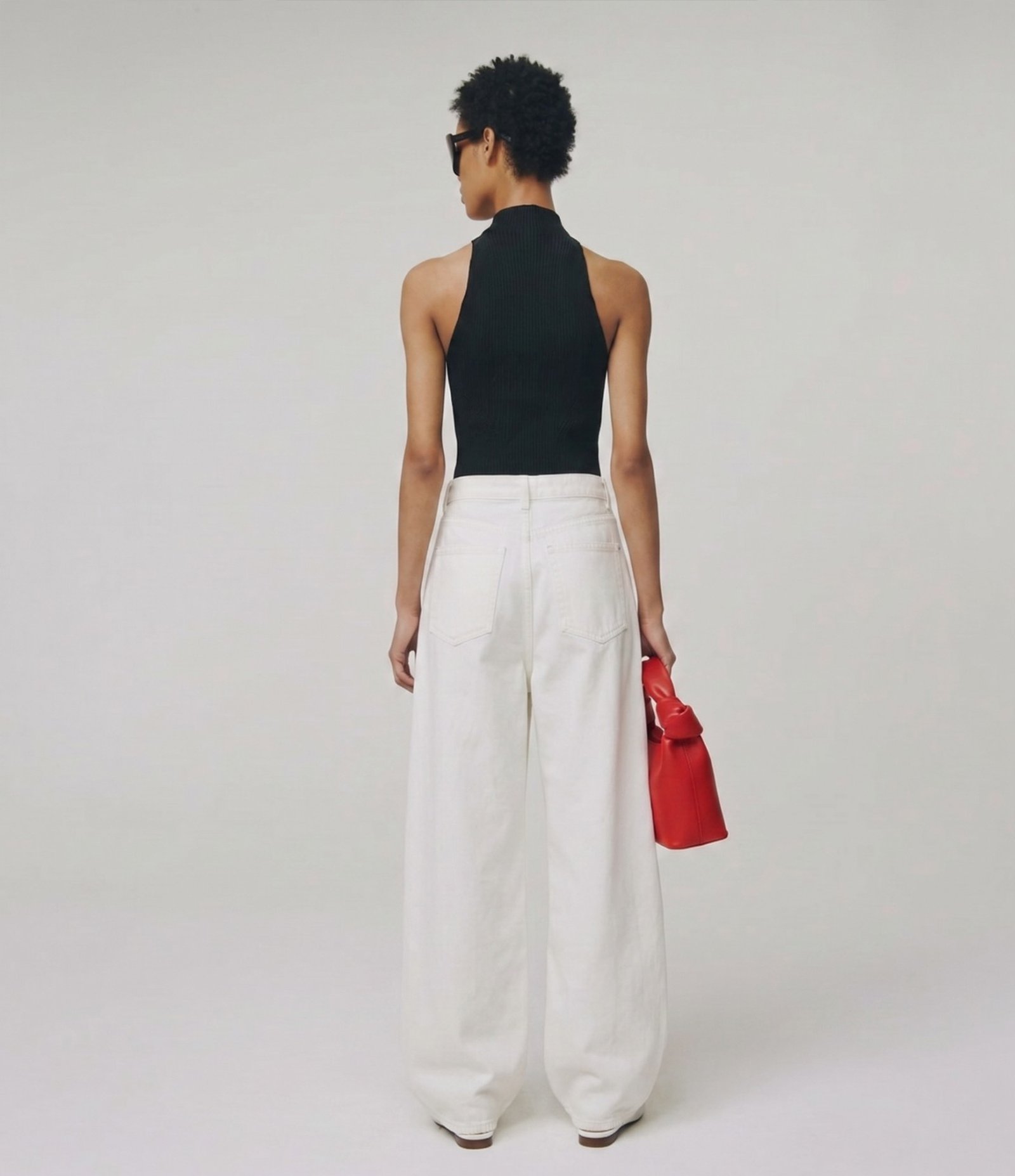 Calça Pantalona em Liocel com Cintura Baixa e Recortes Branco 4