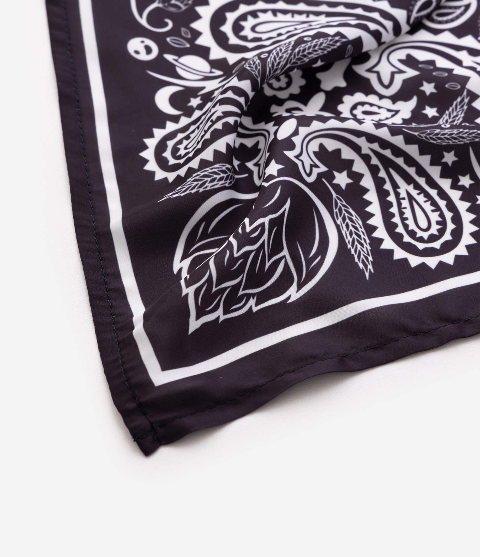Lenço com Estampa Paisley Full Print Preto 7