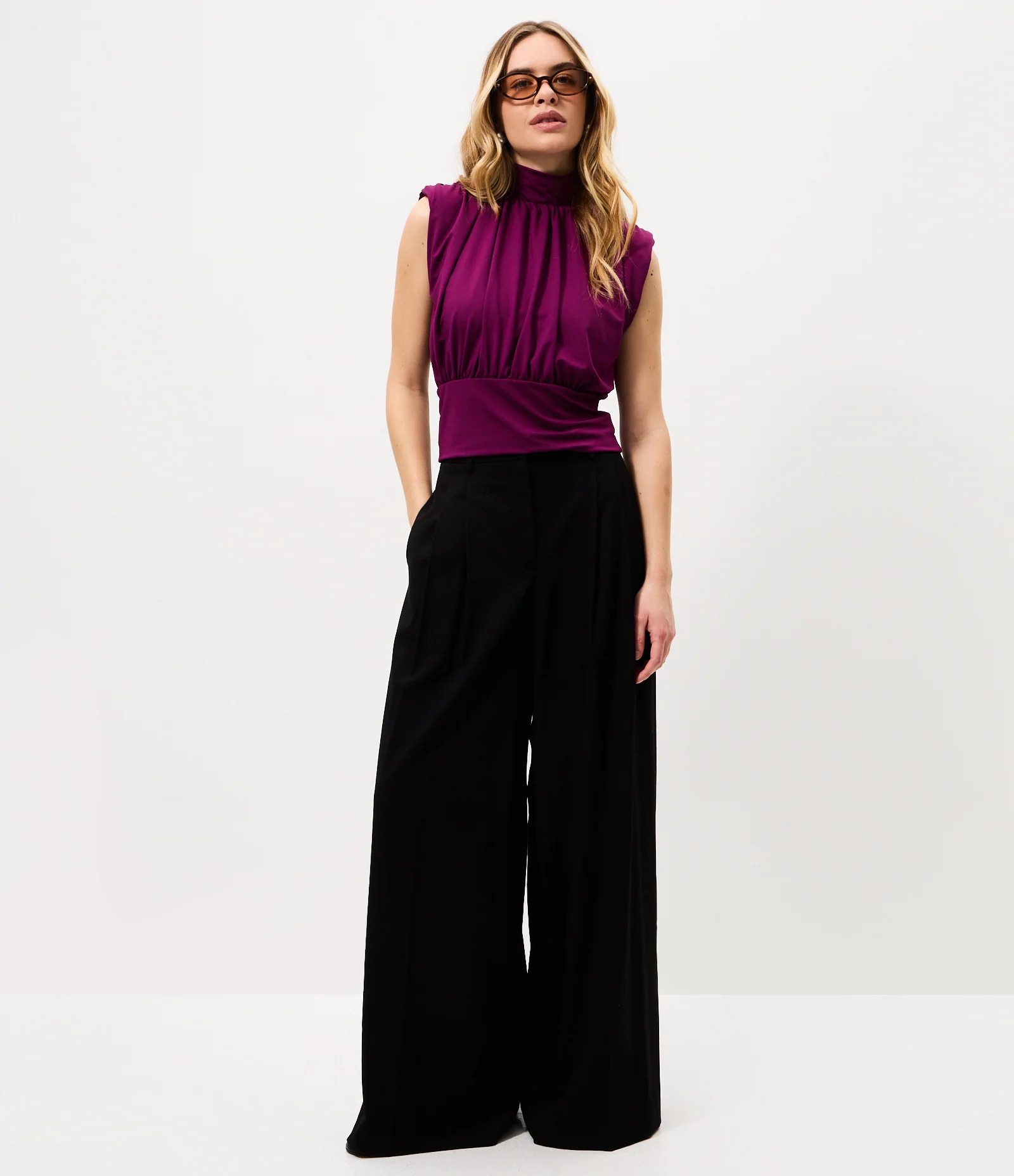 Blusa Sem Manga com Decote Canoa Roxo 2