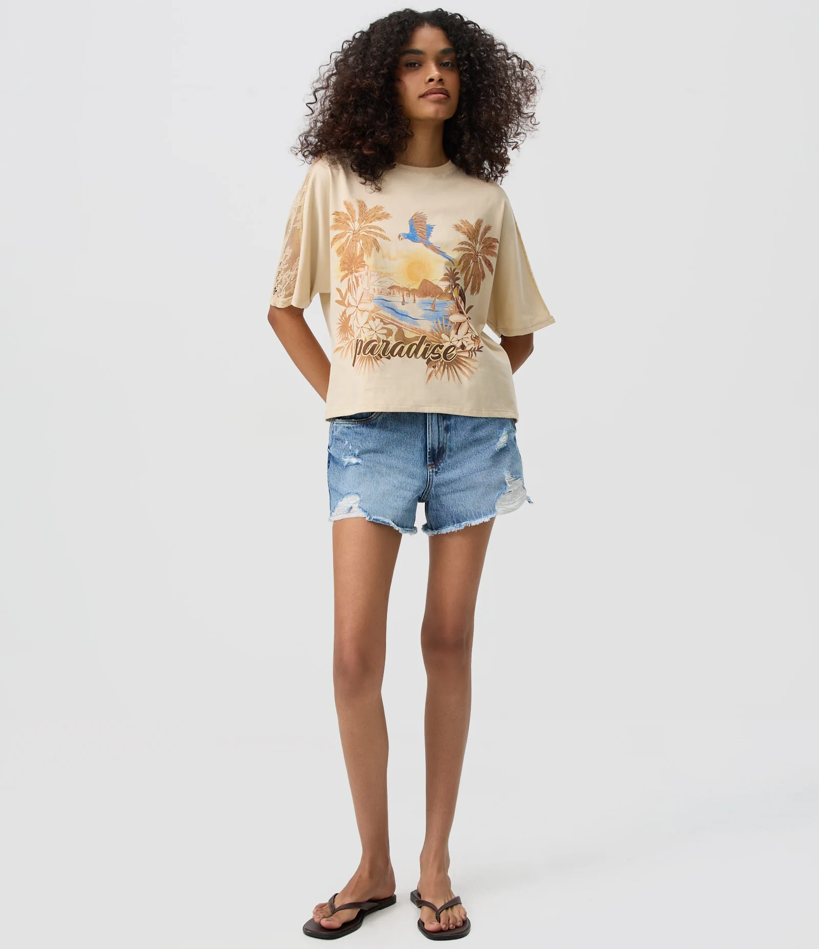 Blusa Ombro Rendado com Estampa Paisagem Paradise e Modelagem Diferenciada Bege 2