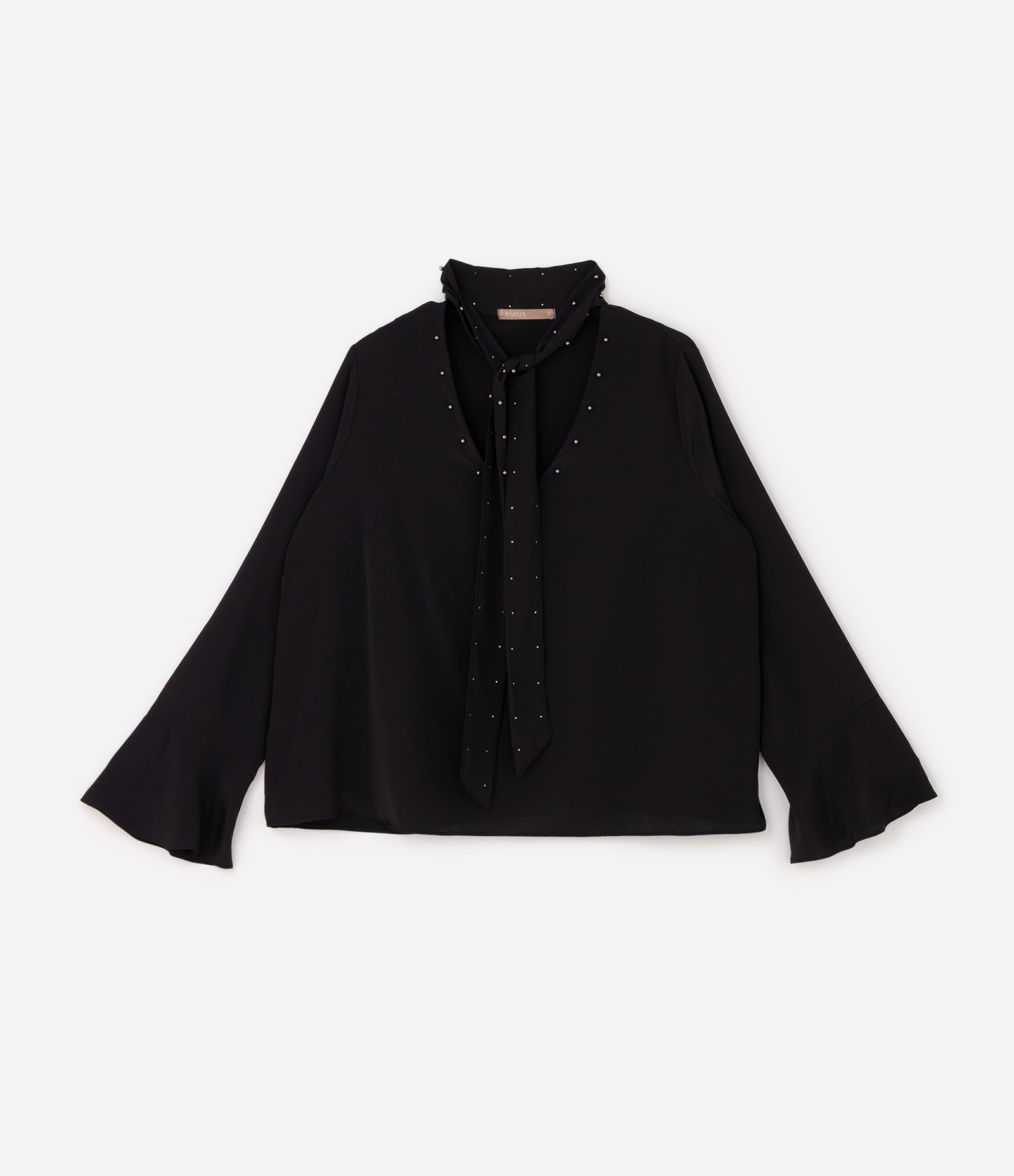 Blusa Regular em Crepe com Tachas e Faixa no Pescoço Curve & Plus Size Preto 5