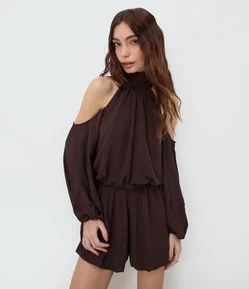 Macaquinho Curto em Crepe com Gola Halter e Recortes nos Ombros