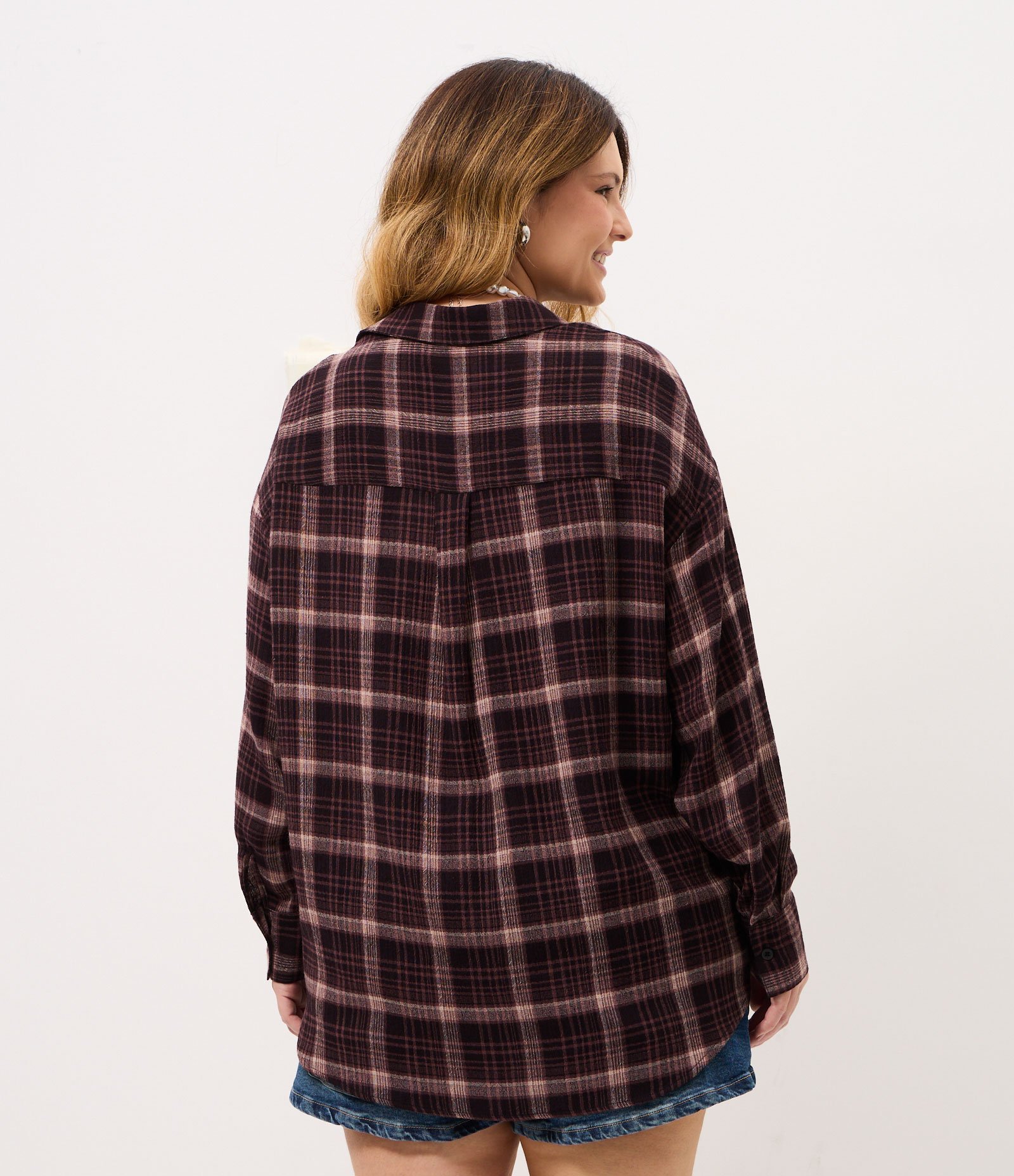 Camisa Oversized com Estampa Xadrez Curve & Plus Size Vinho 5