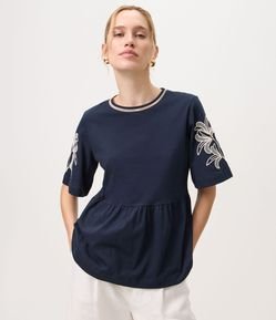 Blusa em Algodão com Bordados Florais nas Mangas