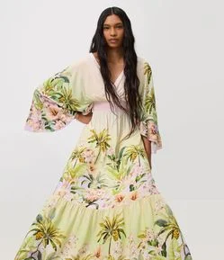 Vestido Long Midi com Estampa Tropical e Cintura Franzida