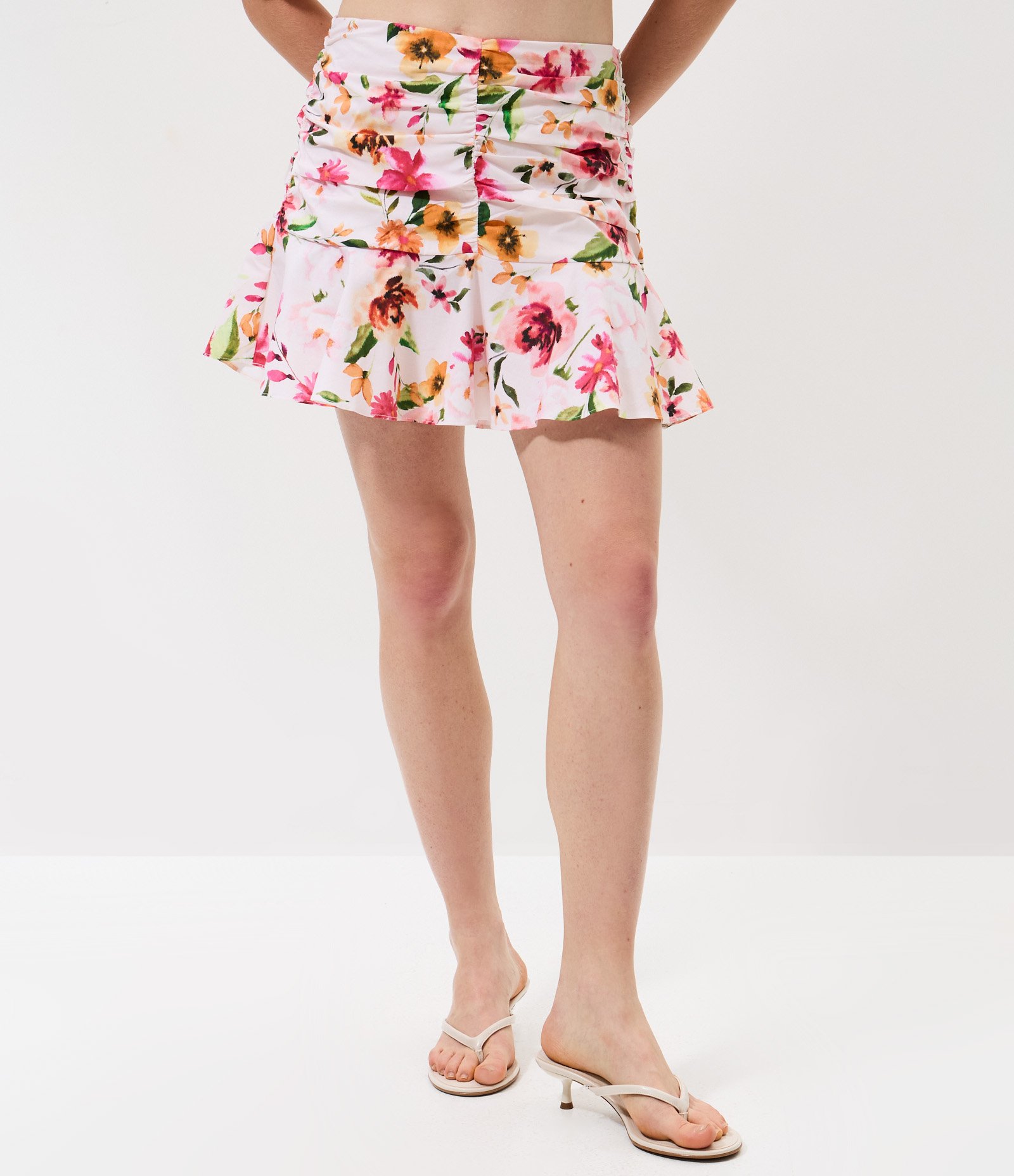 Saia Curta em Tricoline com Estampa Floral e Drapeado Rosa 2