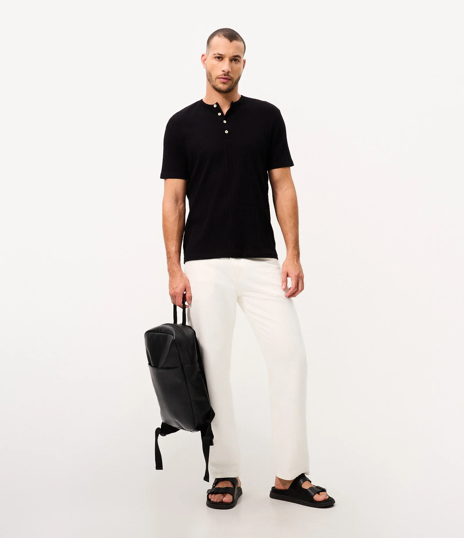 Camiseta Regular em Algodão Texturizada Henley com Botões Preto 2