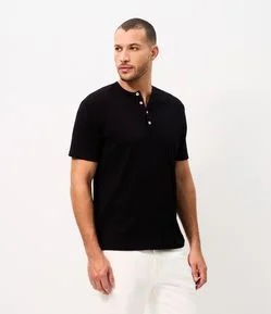 Camiseta Regular em Algodão Texturizada Henley com Botões