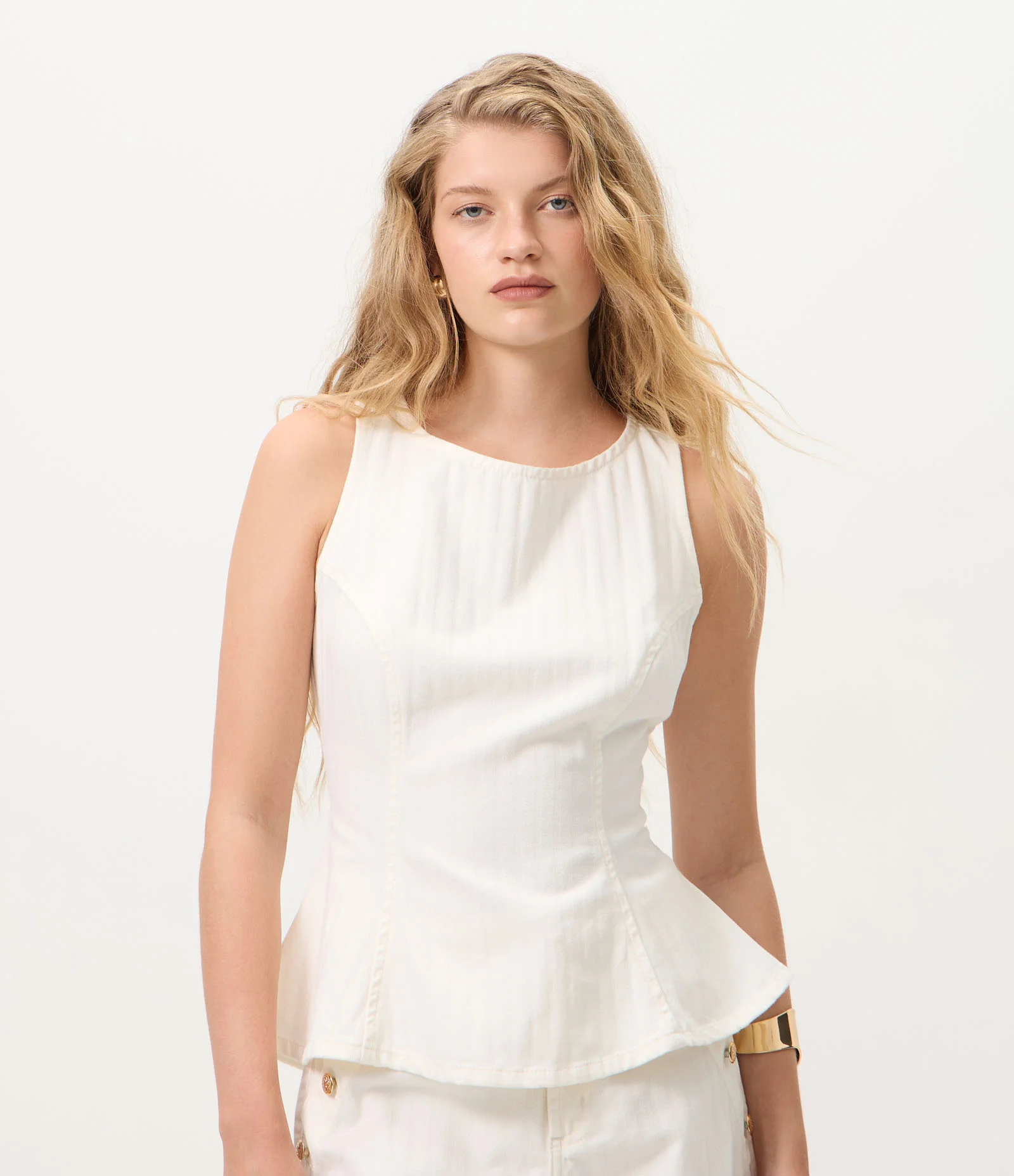 Blusa Peplum em Sarja com Decote Redondo Branco 1