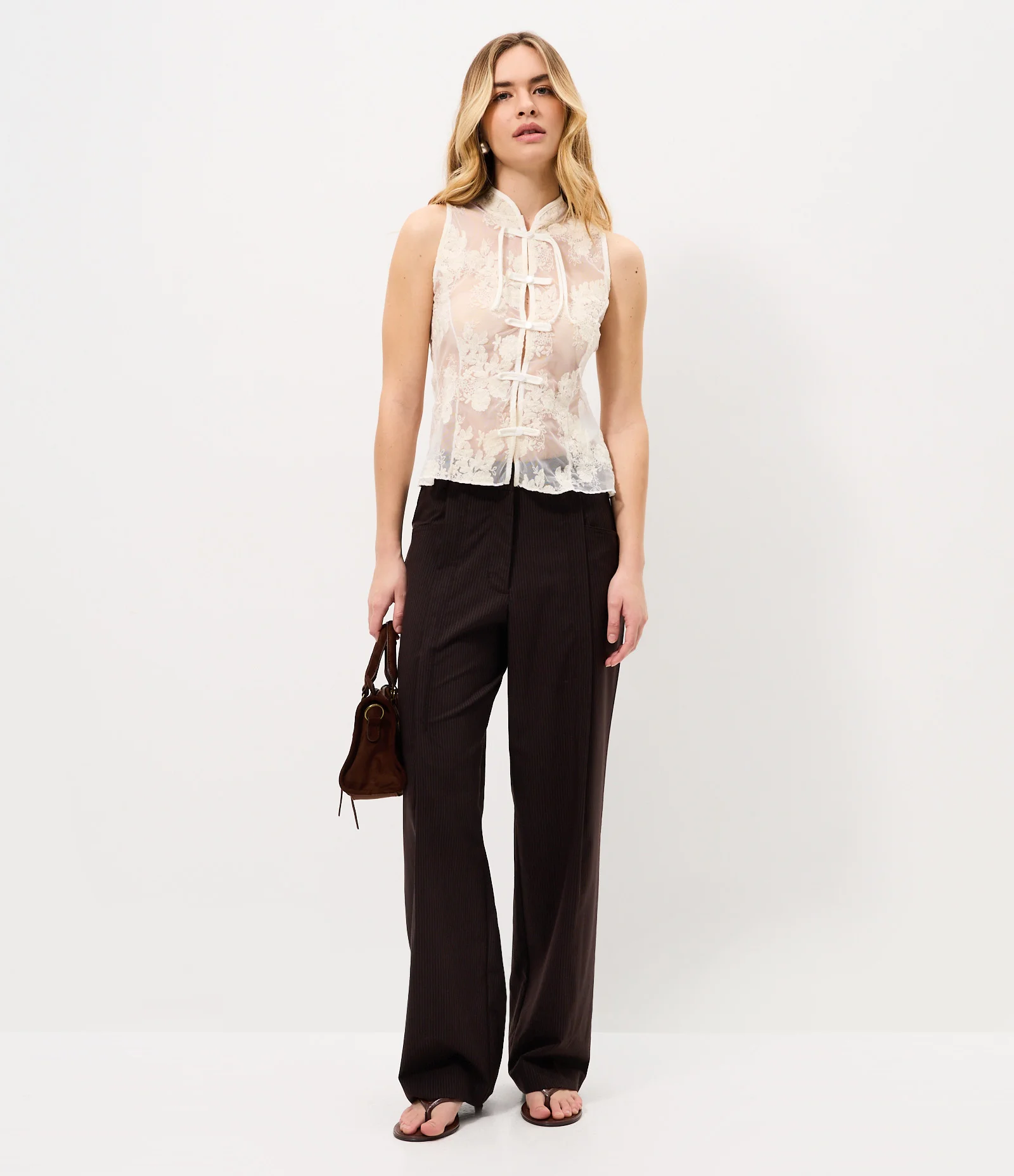 Blusa em Tule com Renda Floral Texturizada e Fechamento Frontal Off White 2