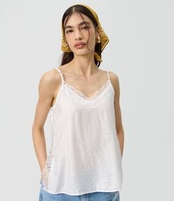 Blusa em Viscose Jacquard com Decote Rendado