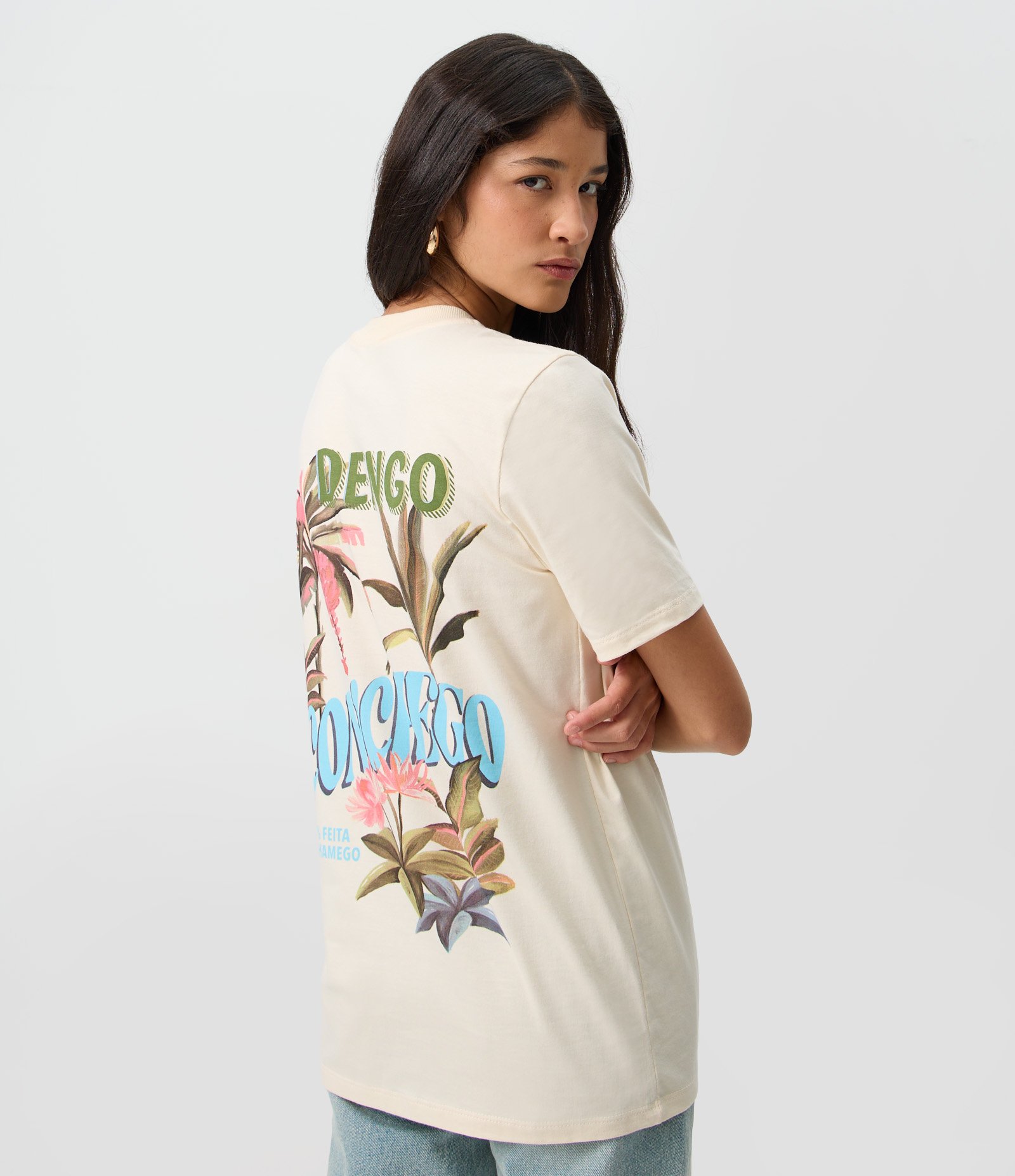 Camiseta em Algodão com Estampa Floral Dengo Bege 1