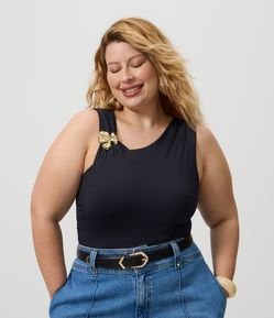 Blusa em Poliamida Drapeada com Aviamento Metálico Curve & Plus Size