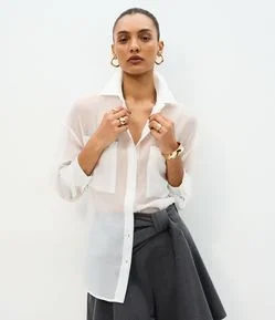 Camisa em Liocel Transparente com Bolsos Frontais