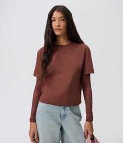 Camiseta Sobreposta com Mangas em Renda